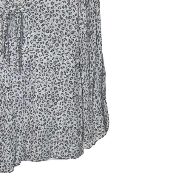 Altar'd State Tunic Top Size Medium Gray Cream Pattern Front Tie Lined Womens - Picture 3 of 9